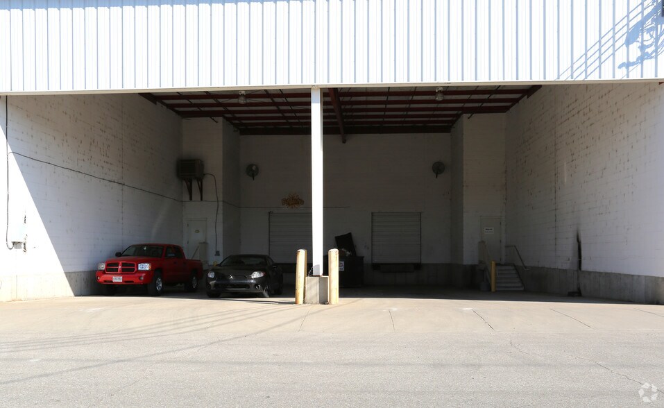 More Photos Of 1249-1257 W 7th St, Cincinnati Warehouse For Lease