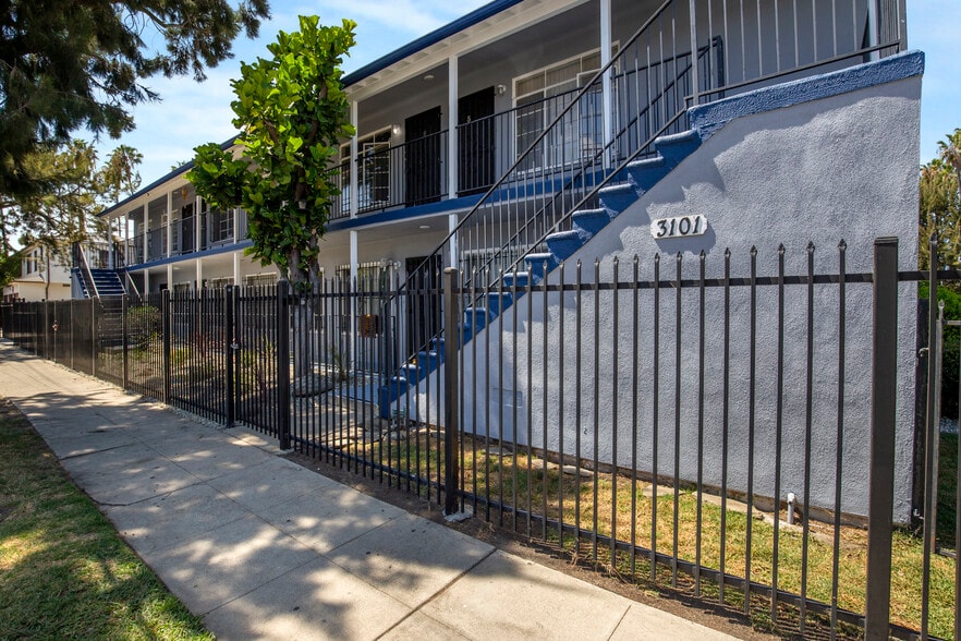 More Photos Of 3101 W 48th St, Los Angeles Apartments For Sale
