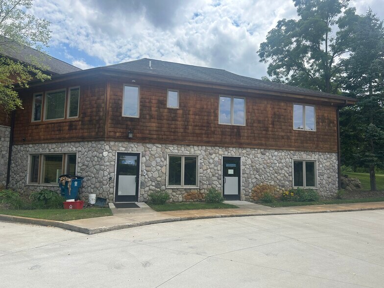 Primary Photo Of 15045 Dixie Hwy, Holly Coworking Space