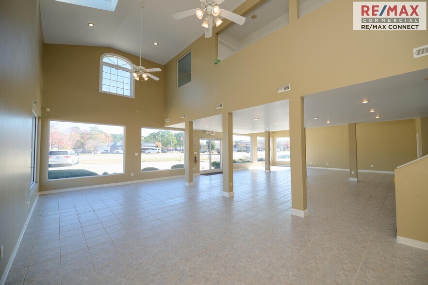 More Photos Of 5333 George Washington Mem Hwy, Yorktown Freestanding For Lease