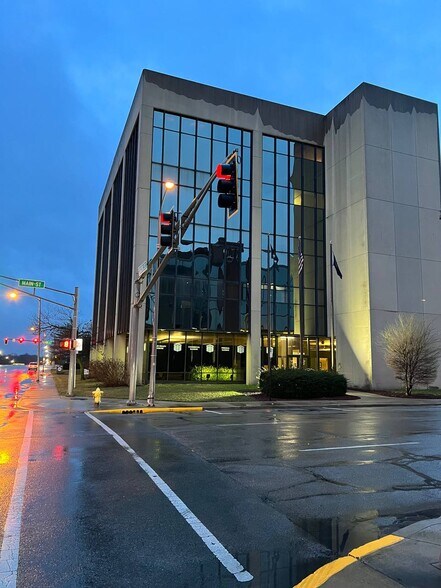 More Photos Of 800 Main St, Anderson Office For Lease