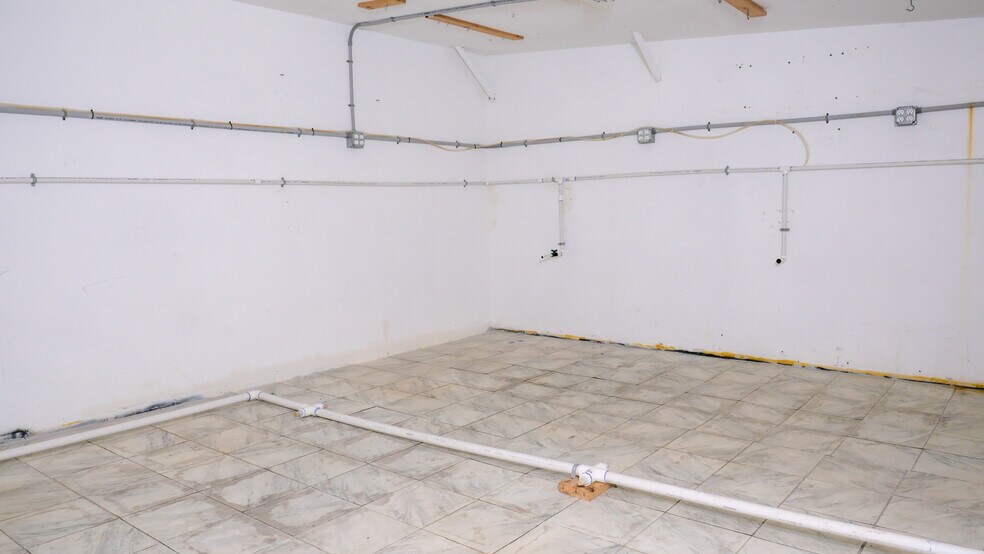 More Photos Of 440 Dry Bridge Rd, North Kingstown Warehouse For Sale