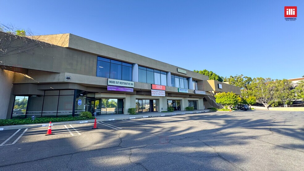 More Photos Of 20640-20668 Ventura Blvd, Woodland Hills Storefront Retail Office For Lease