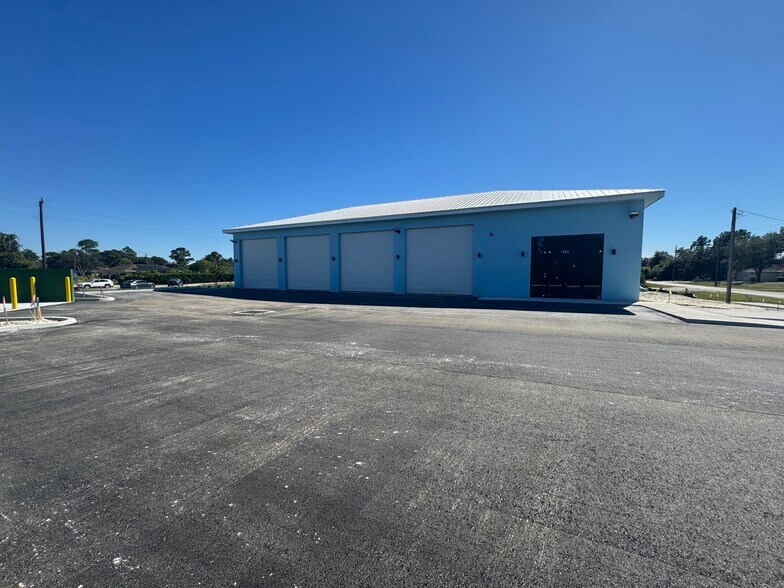 More Photos Of 121 Gretchen Ave S, Lehigh Acres Warehouse For Lease