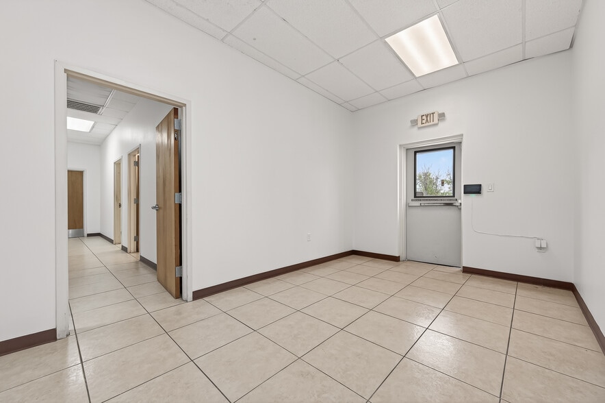 More Photos Of 10038 Grover Ln, Houston Warehouse For Sale