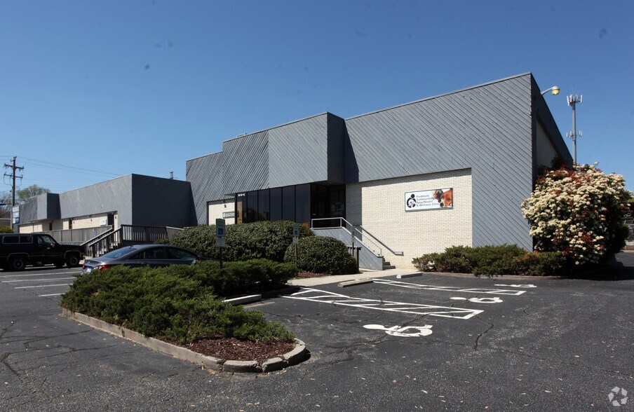 More Photos Of 1910 N Church St, Greensboro Office For Sale