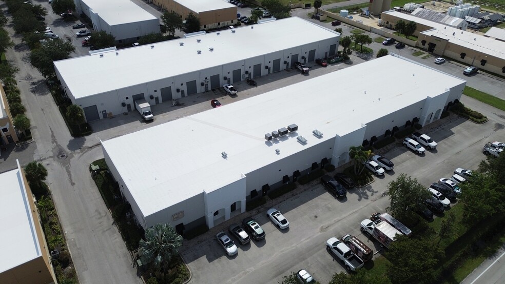 More Photos Of 16121 Lee Rd, Fort Myers Flex For Sale