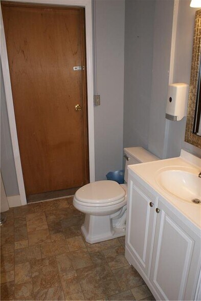 More Photos Of 1175 Post Rd, Warwick Storefront Retail Office For Lease