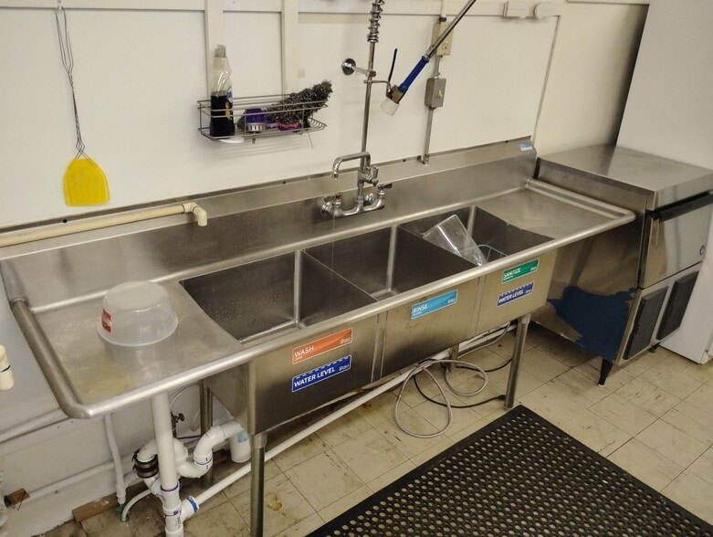 More Photos Of 906 Elm St, Coffeyville Religious Facility For Sale