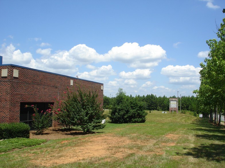 More Photos Of 1526 Alleghany Rd, Charlotte Unknown For Lease