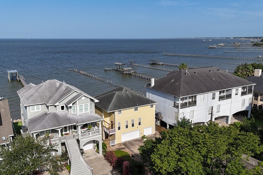 More Photos Of 804 Bay Ave, Kemah Specialty For Sale