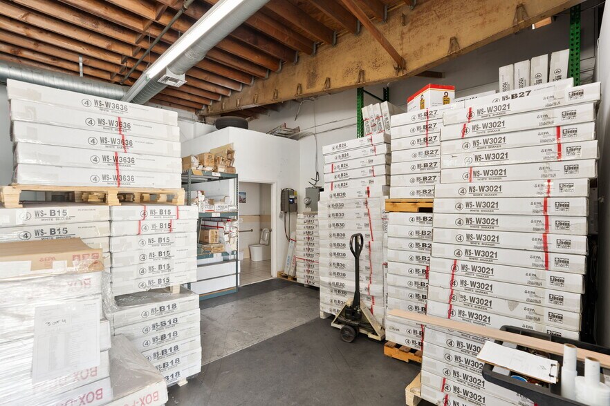 More Photos Of 127-129 S 8th Ave, La Puente Warehouse For Sale