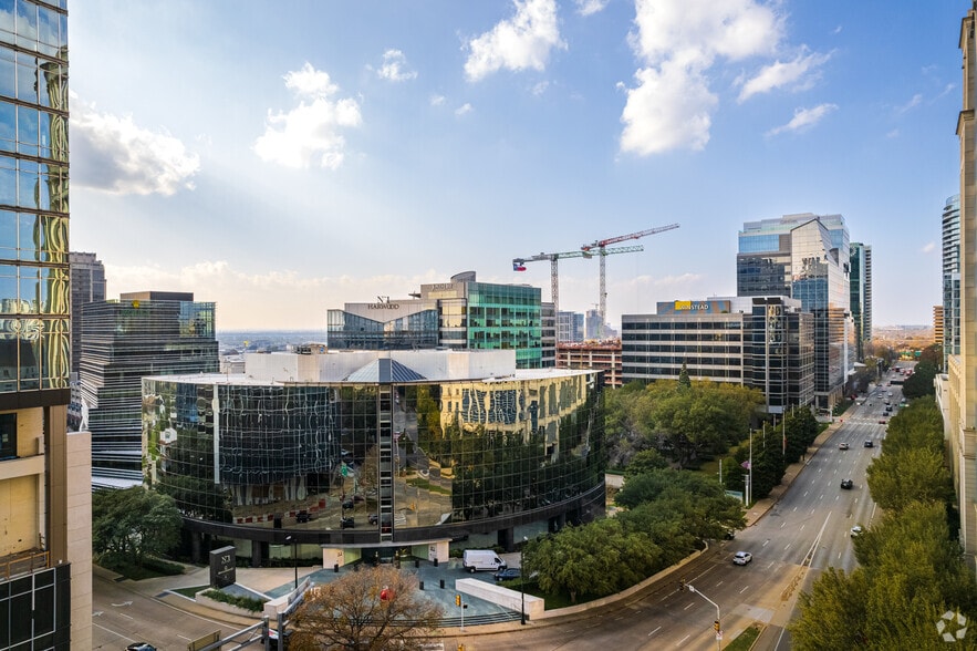 More Photos Of 2651 N Harwood St, Dallas Office For Lease