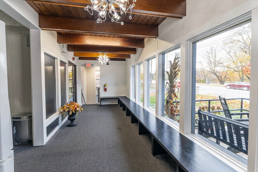 More Photos Of 14 E State St, North Aurora Sports And Entertainment For Lease