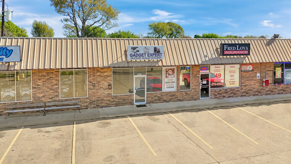 More Photos Of 4307 Red Bluff Rd, Pasadena Unknown For Lease