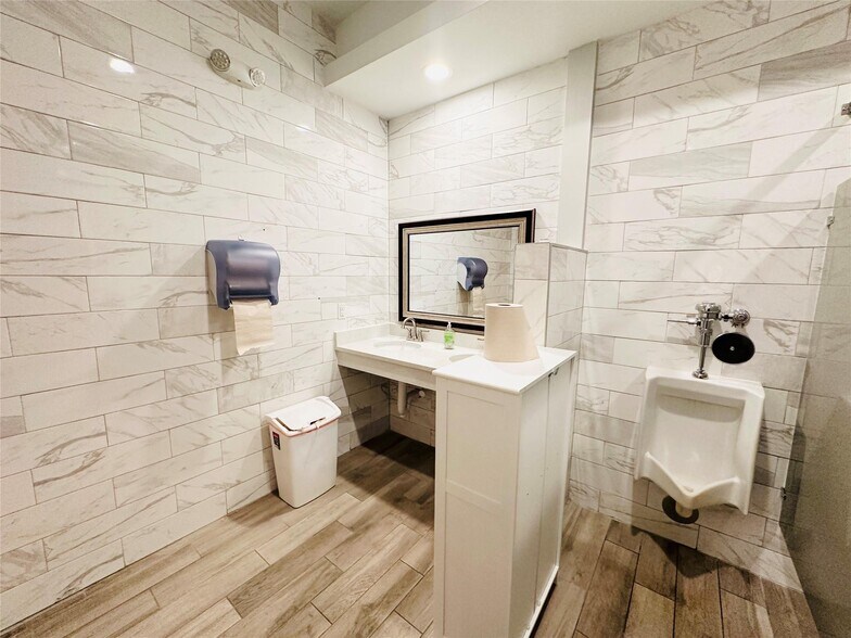 More Photos Of 4116 W Spring Creek Pky, Plano Medical For Sale