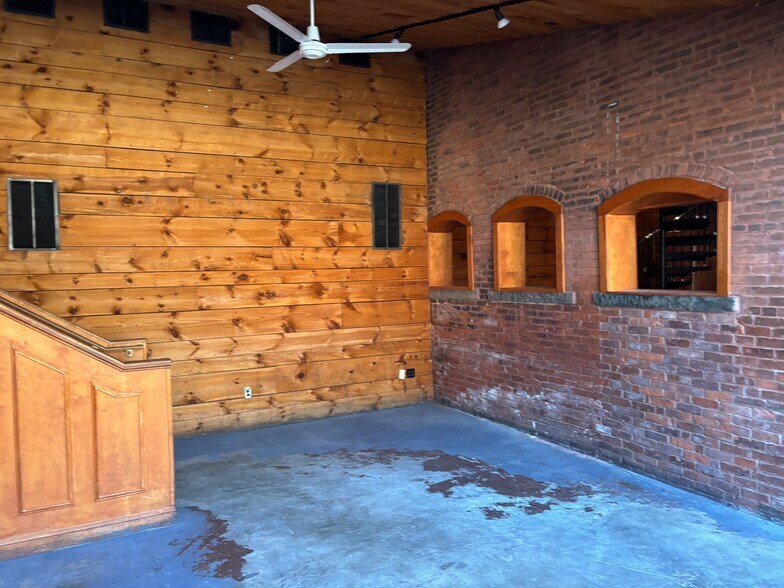 More Photos Of 78 Franklin St, Norwich Storefront Retail Office For Lease