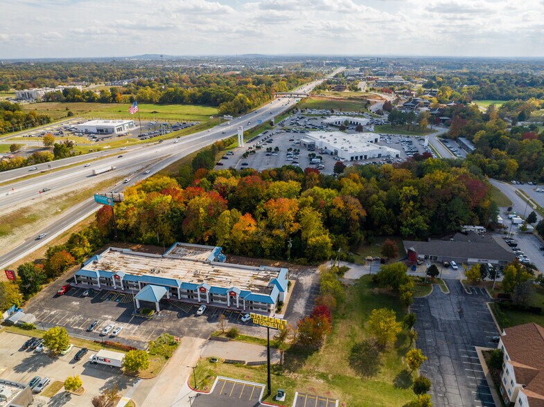 More Photos Of 301 SE Metro Pky, Rogers Land For Sale