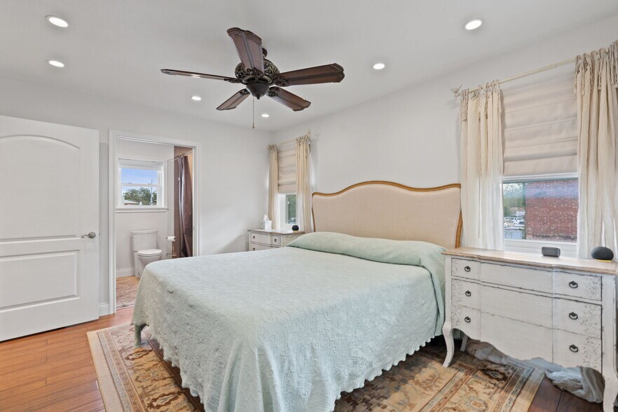 More Photos Of 925 Main St, Bastrop Office Residential For Sale