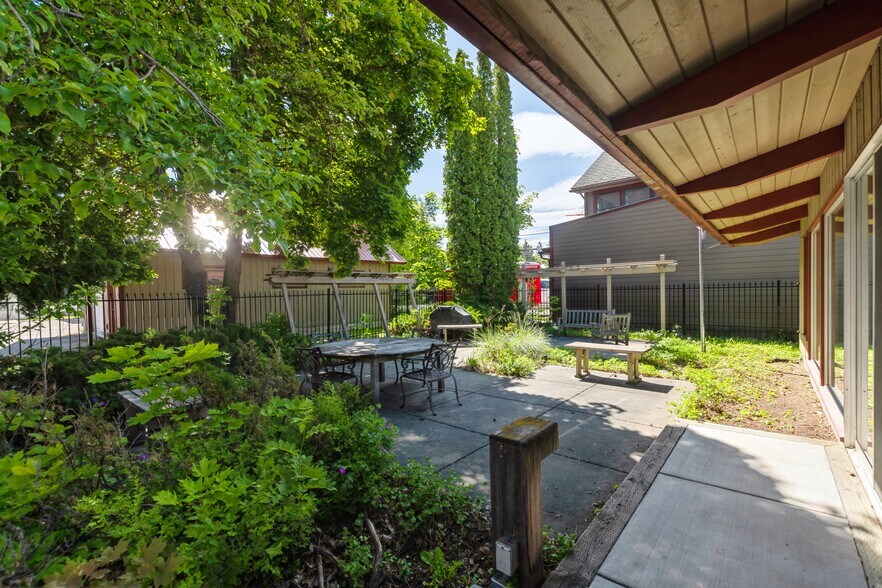 More Photos Of 327 Spokane Ave, Whitefish Flex For Sale