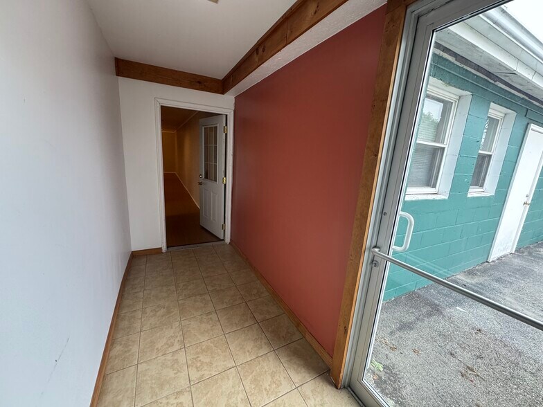 More Photos Of 86 Briggs St, Johnstown Freestanding For Lease