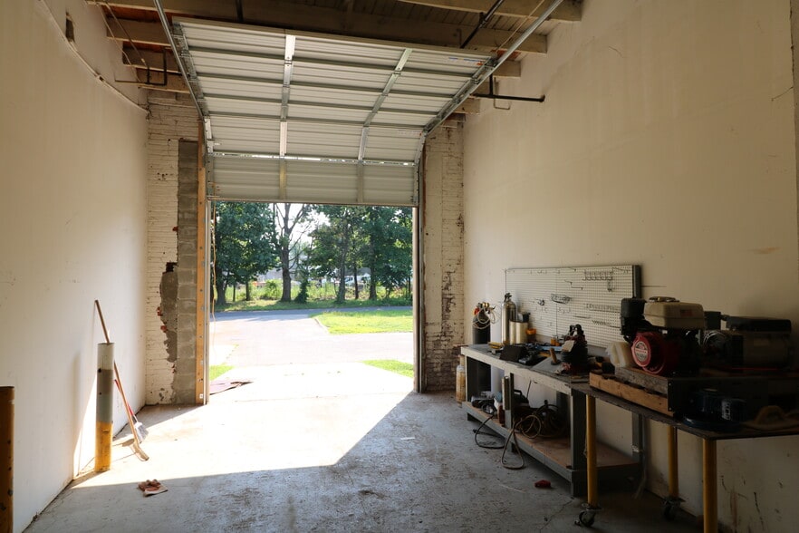 More Photos Of 703 Van Rossum Ave, Beverly Industrial For Sale