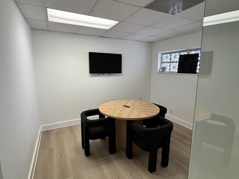 More Photos Of 901 NE 79th St, Miami Office For Lease