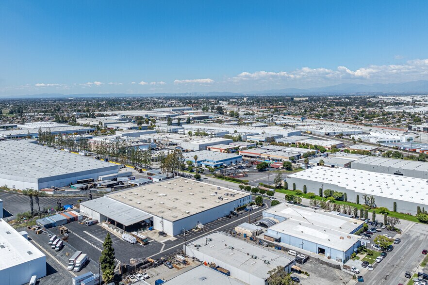 More Photos Of 13220 Molette St, Santa Fe Springs Distribution For Lease