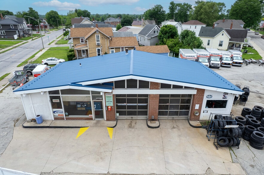 Primary Photo Of 602 S Jefferson St, Huntington Specialty For Sale