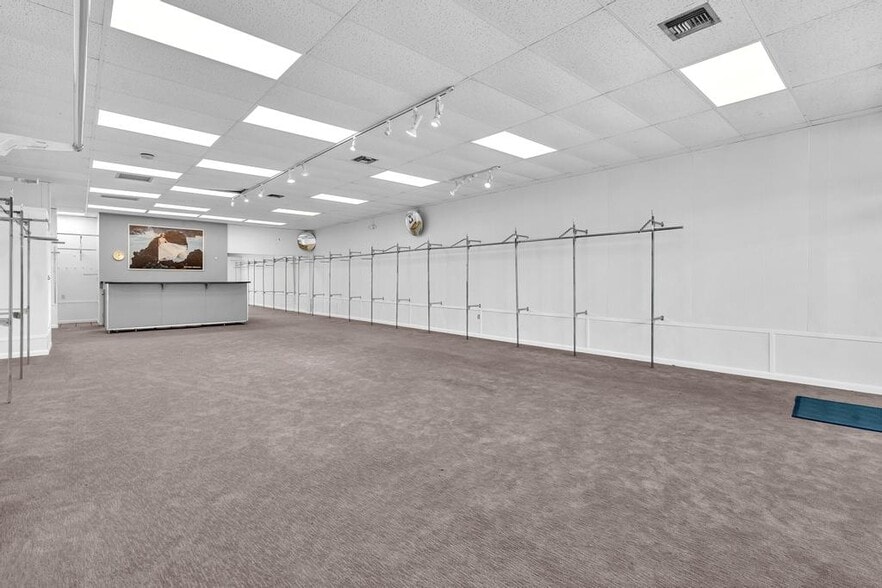 More Photos Of 2930 SW 30th Ave, Pembroke Park Freestanding For Lease