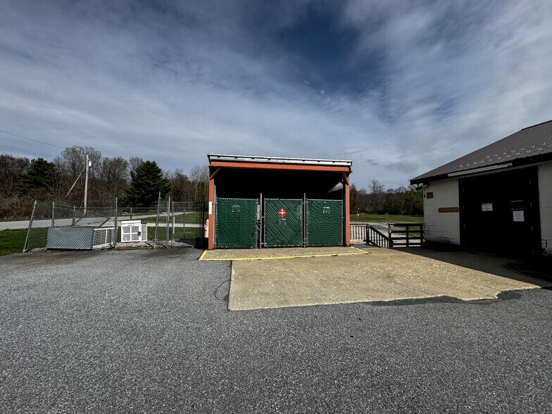 More Photos Of 33 Transport Dr, Bennington Freestanding For Sale