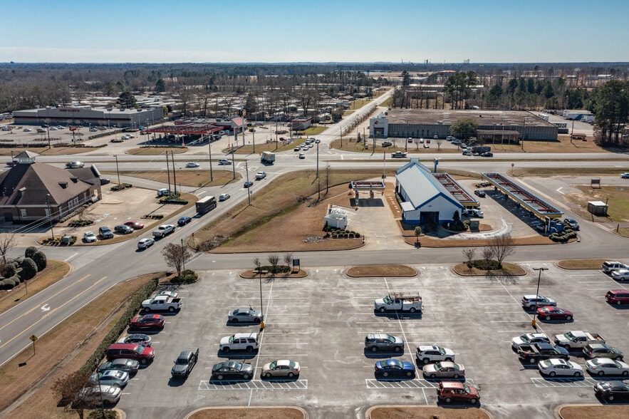 More Photos Of 5550 McFarland Blvd, Northport General Retail For Lease