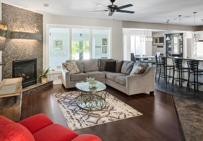 More Photos Of 3533 PA 2012, Union Dale Specialty For Sale