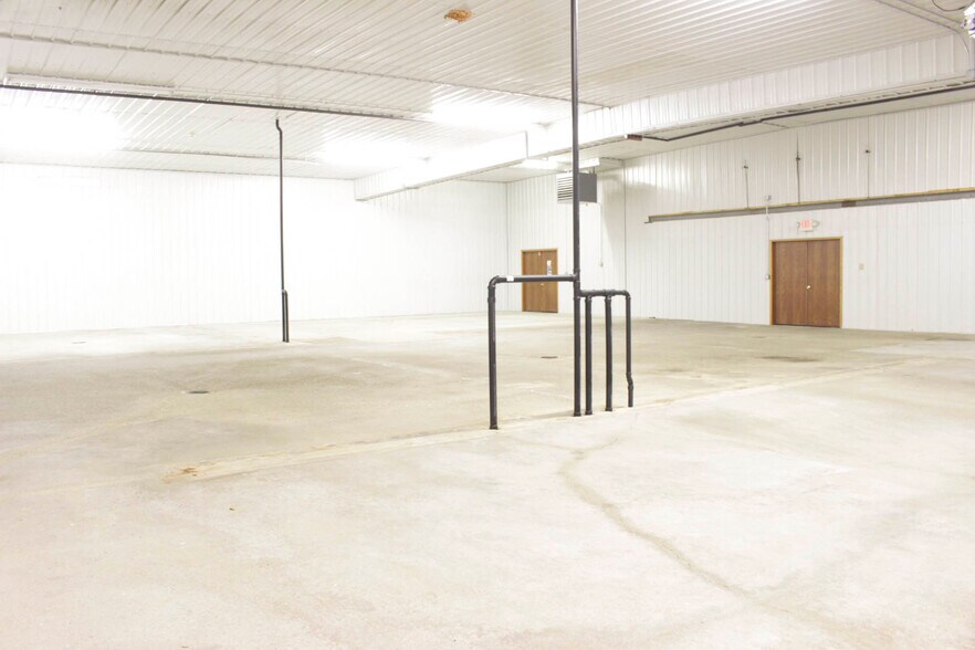 More Photos Of 3355 Ridge Rd, Green Bay Light Distribution For Lease
