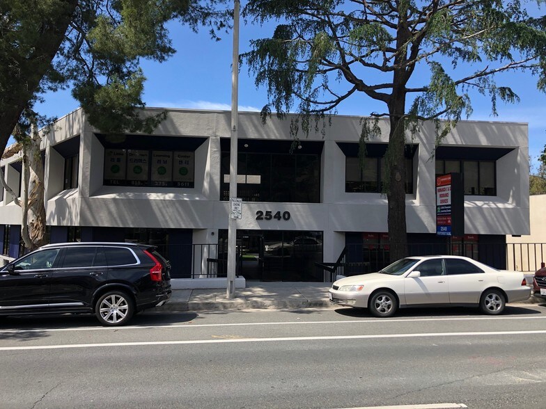 Primary Photo Of 2540 Foothill Blvd, La Crescenta Office For Lease