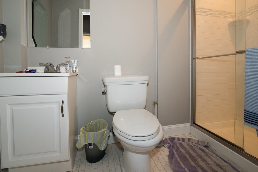 More Photos Of 3734 Fleet St, Baltimore Bar For Sale