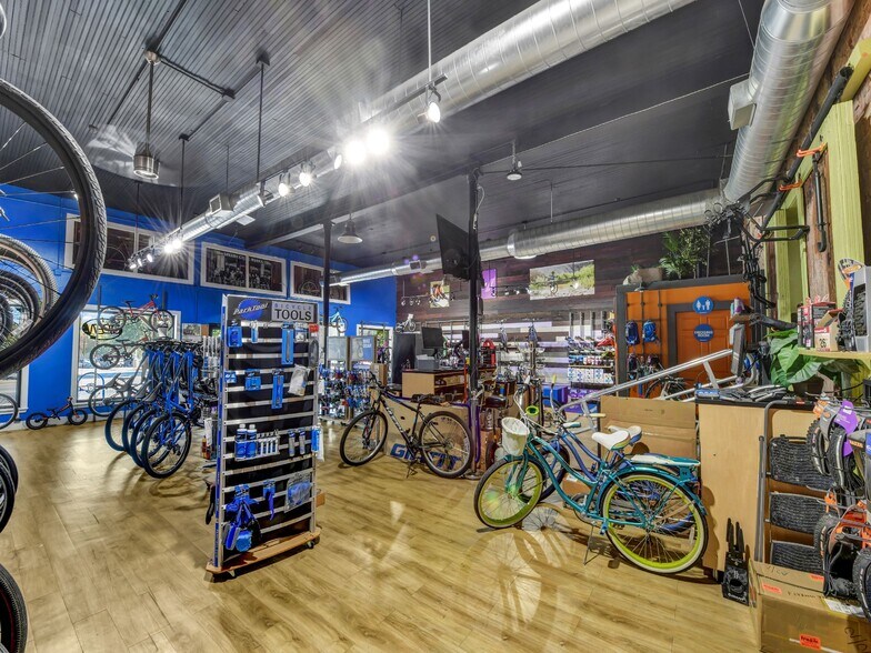 More Photos Of 118 S Main St, Weatherford Storefront Retail Office For Sale