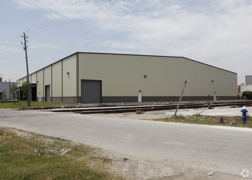 More Photos Of 5633 Old Clinton Rd, Houston Warehouse For Lease