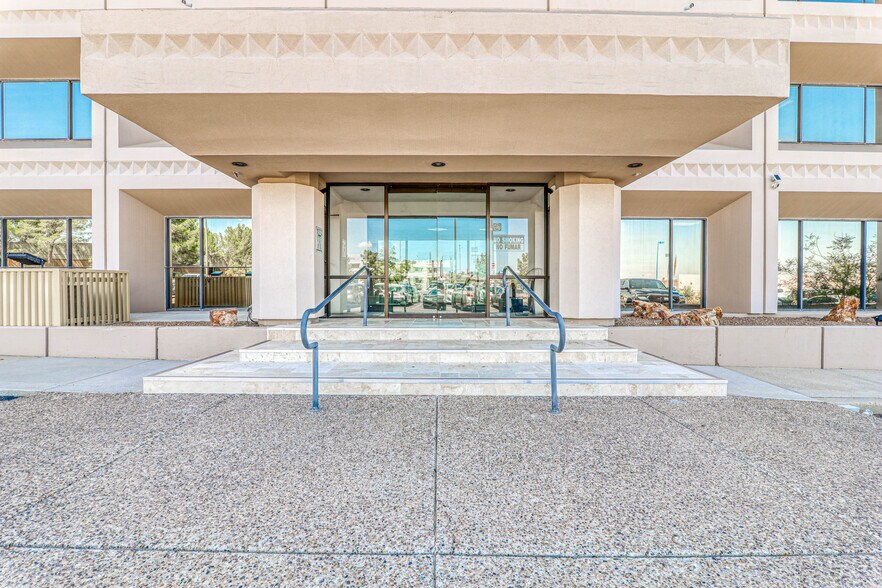 More Photos Of Sundland Park & Mesa Hills Dr., El Paso Office For Lease