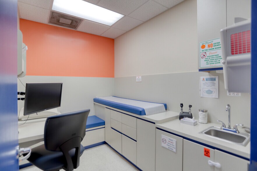 More Photos Of 1835 N Corporate Lakes Blvd, Weston Medical For Sale