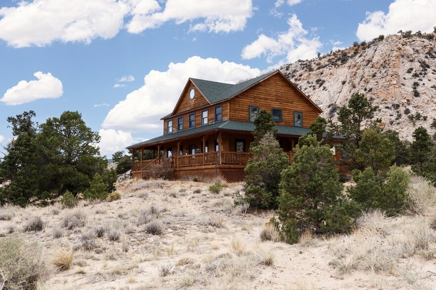 Primary Photo Of 199 W 125 S, Teasdale Hospitality For Sale