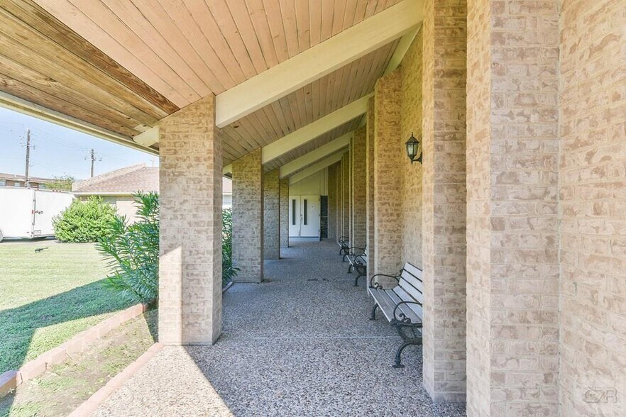More Photos Of 426 Winnie, Galveston Religious Facility For Lease
