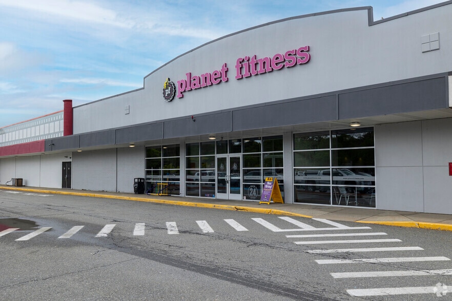 More Photos Of 100 Nashua Mall, Nashua Unknown For Lease