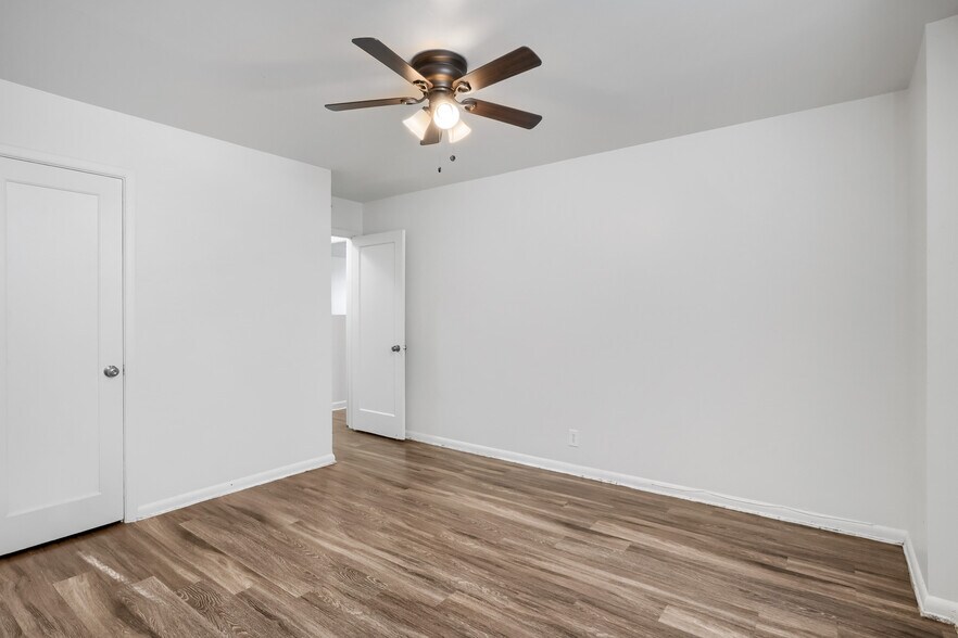 More Photos Of 493-495 Fulton St, Aurora Apartments For Sale