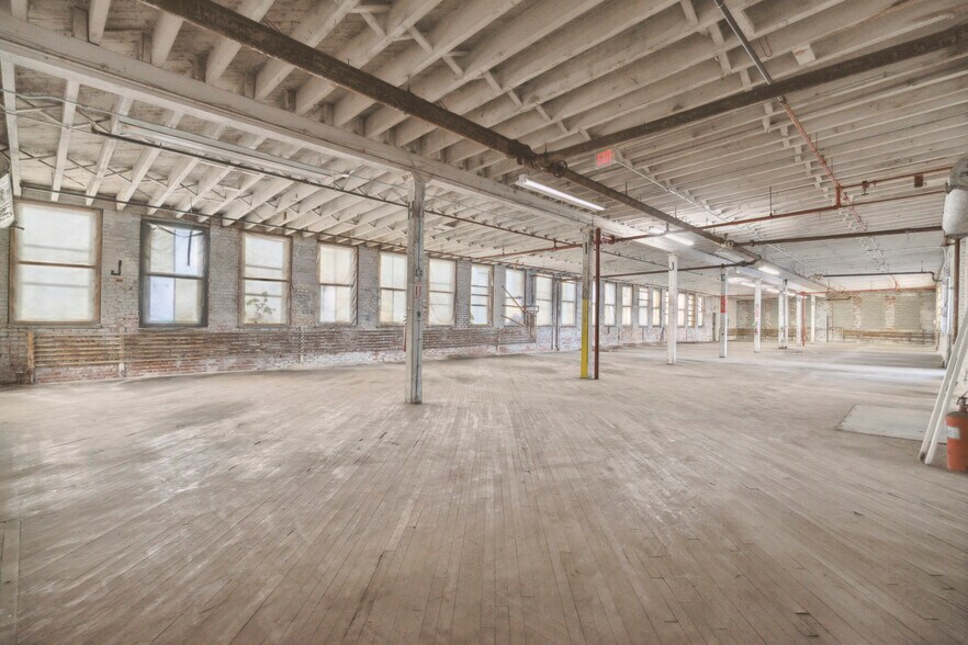 More Photos Of 2916 Weikel St, Philadelphia Warehouse For Sale