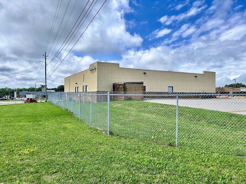 More Photos Of 2440 Clare Ln Ne, Rochester Flex For Sale