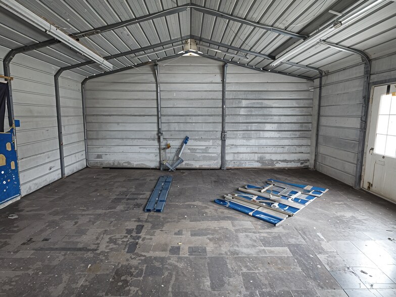 More Photos Of 700 Volunteer Pky, Bristol Auto Dealership For Sale