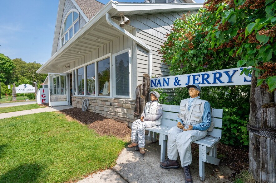 More Photos Of 4084 Main St, Fish Creek Freestanding For Sale