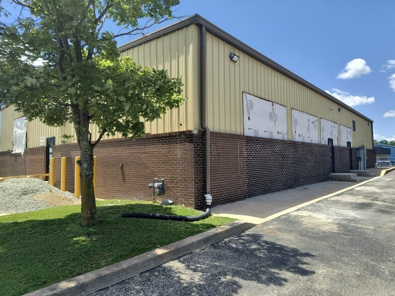 More Photos Of 512 Herriman Ct, Noblesville Light Manufacturing For Lease