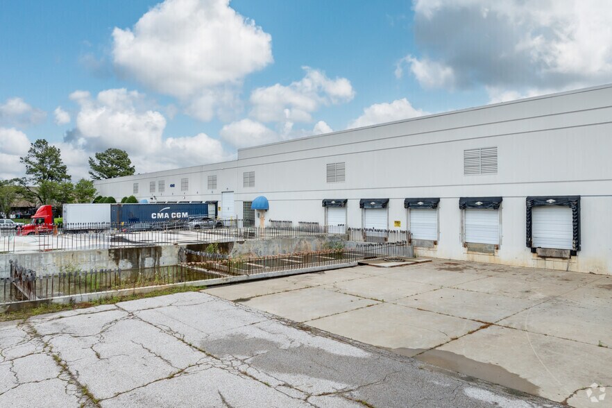 More Photos Of 4140 BF Goodrich, Memphis Distribution For Lease